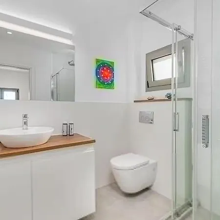 Offers An Unparalleled Blend Of Privacy And Comfort ! *