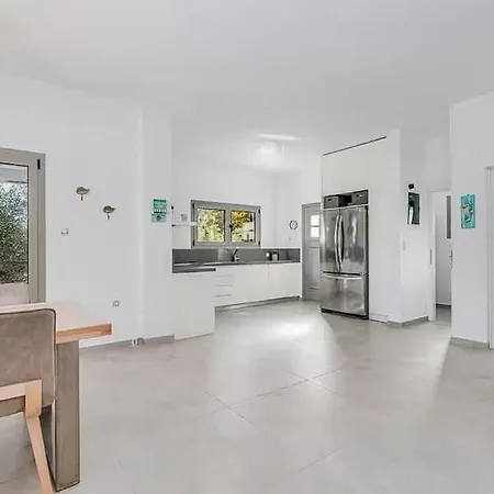 Offers An Unparalleled Blend Of Privacy And Comfort ! * Pefkochori